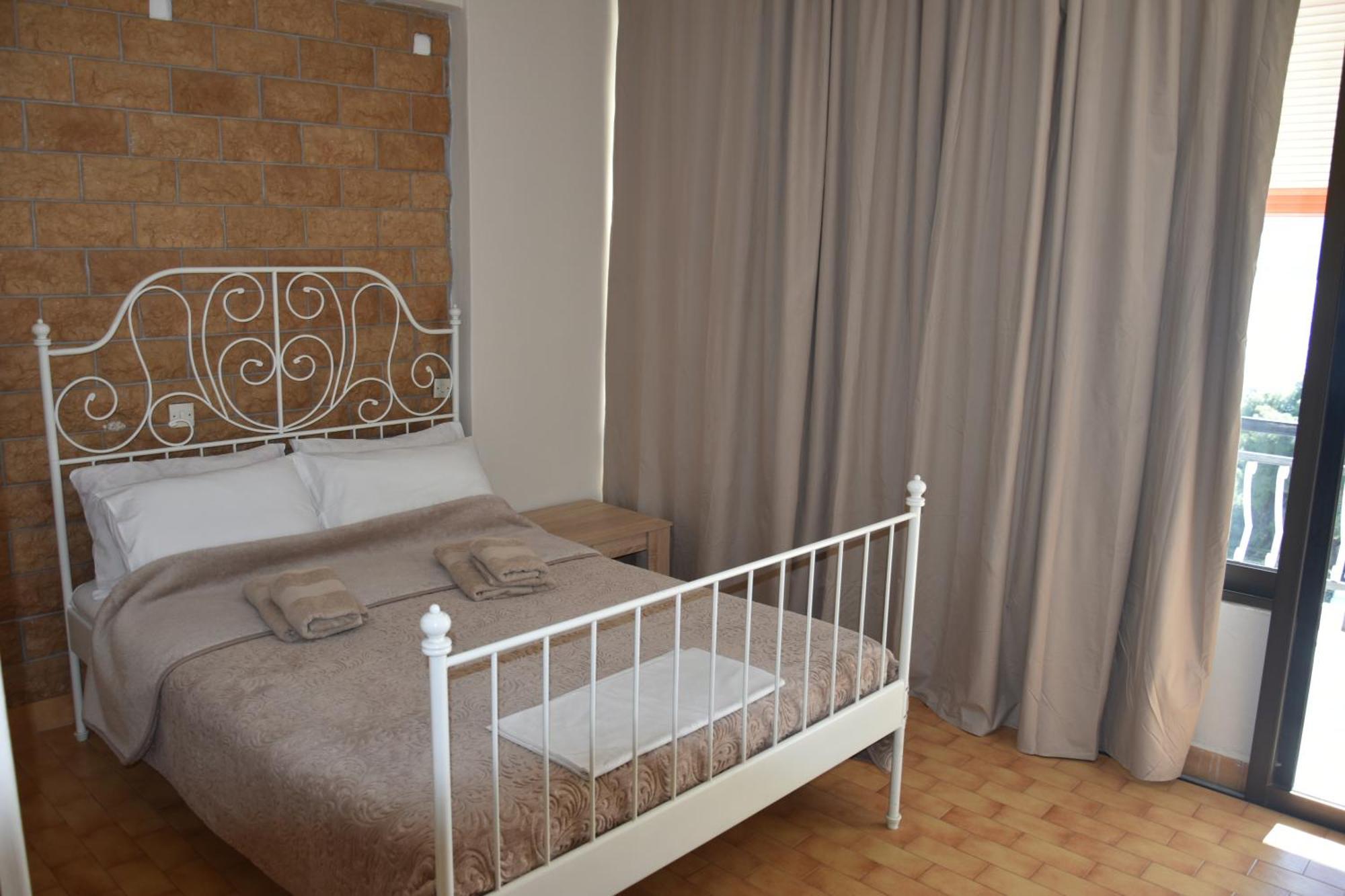 Lions 2 Studios & Apartments, Poros Island. Poros Town المظهر الخارجي الصورة