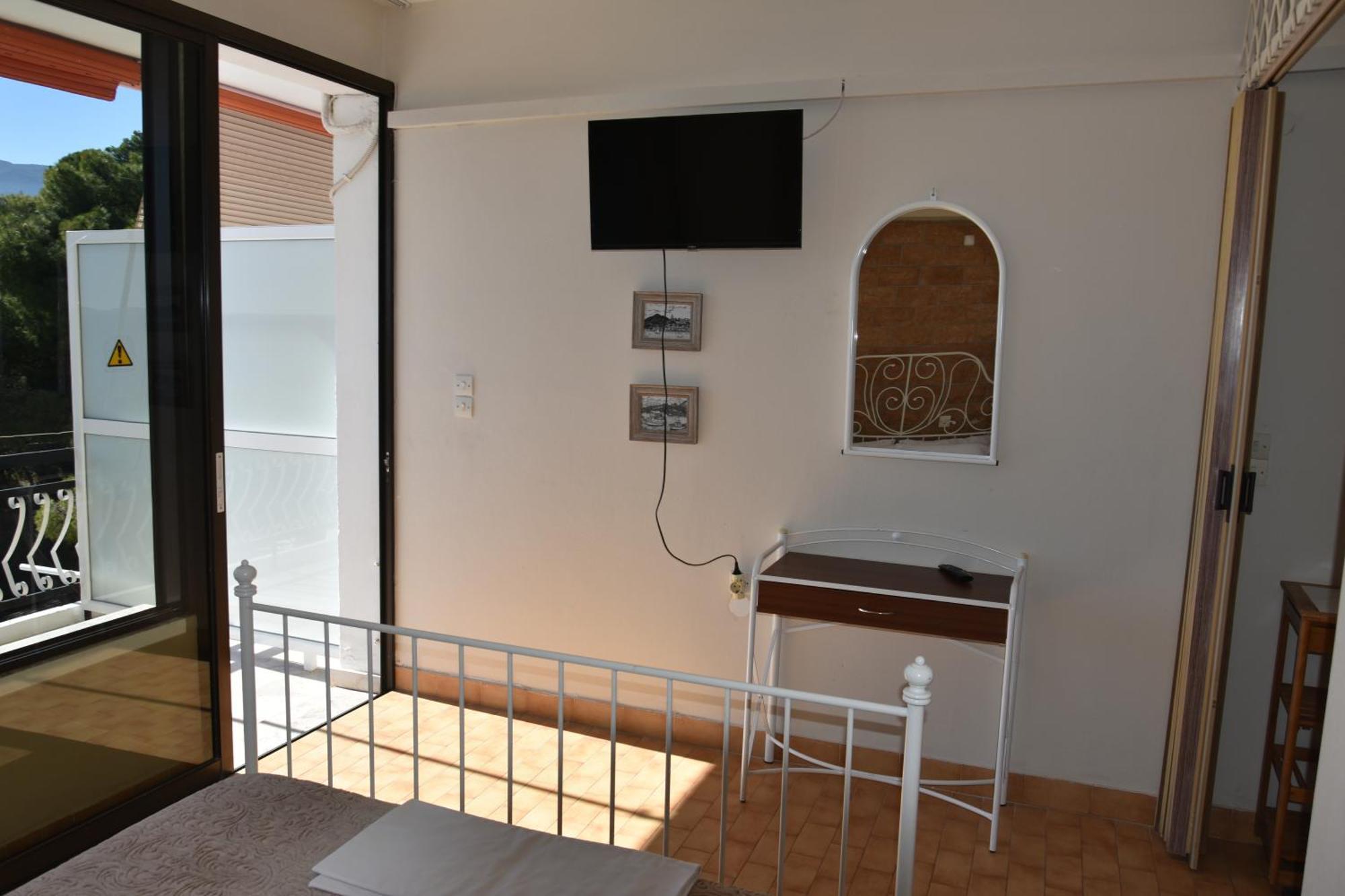 Lions 2 Studios & Apartments, Poros Island. Poros Town المظهر الخارجي الصورة