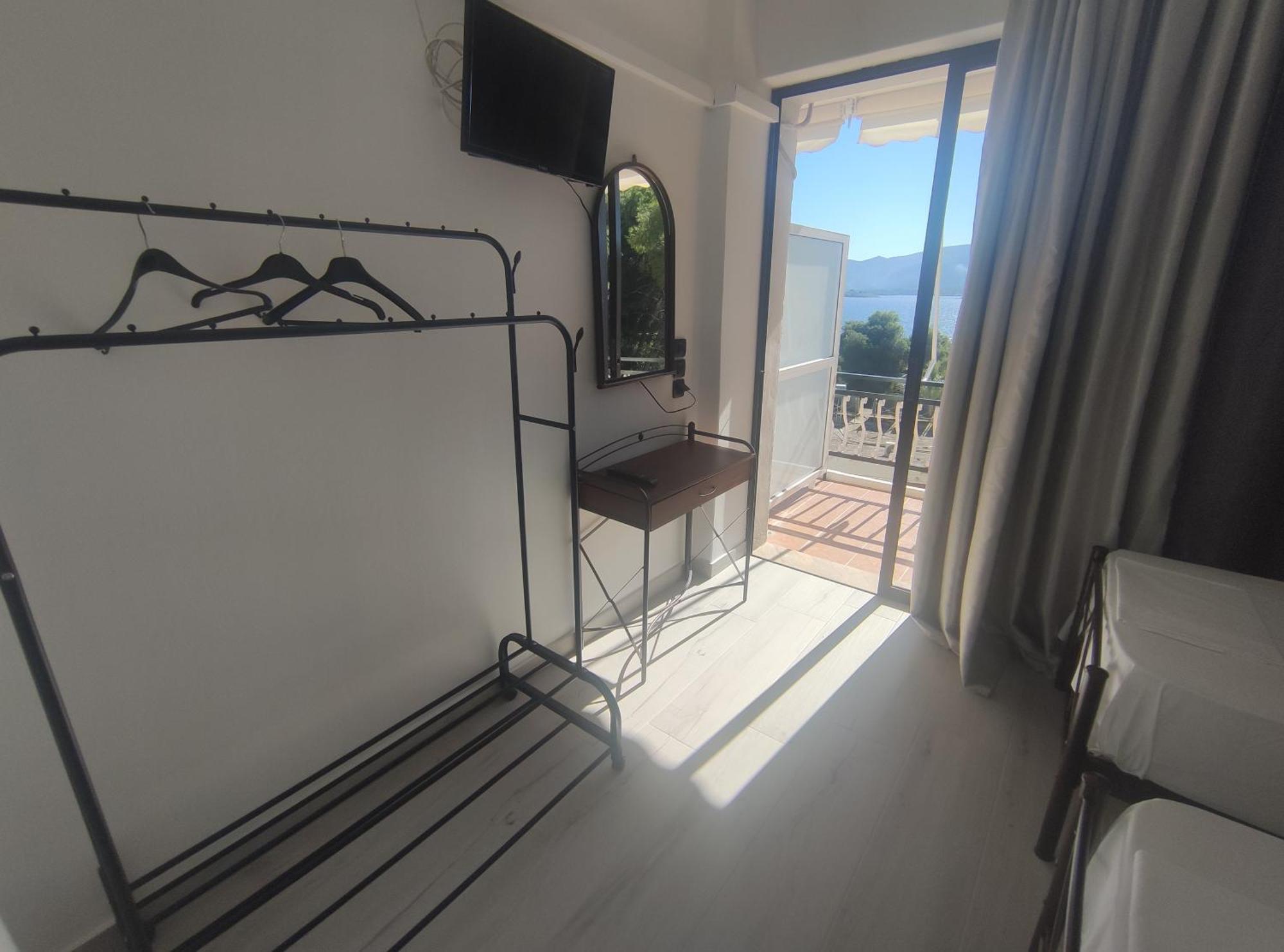 Lions 2 Studios & Apartments, Poros Island. Poros Town المظهر الخارجي الصورة
