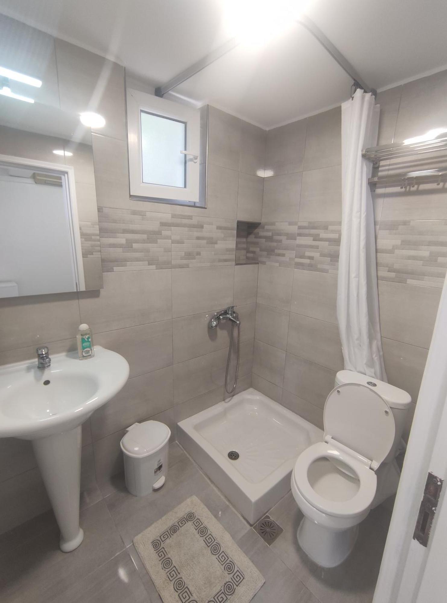 Lions 2 Studios & Apartments, Poros Island. Poros Town المظهر الخارجي الصورة